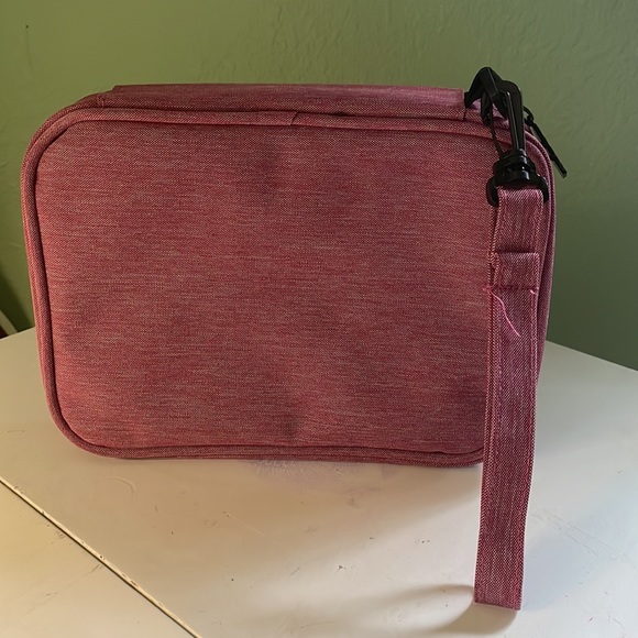 NWOT Be Unique Be Myself Electronic Organizer/Travel Gadget Bag - Picture 3 of 7